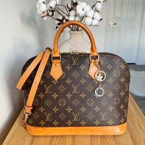 ✅AUTHENTIC✅LOUIS VUITTON ALMA PM